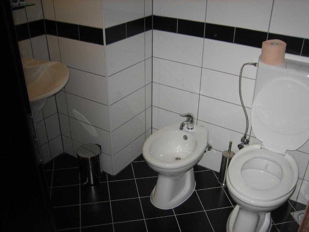 Hotel Aldi Cagllavice الغرفة الصورة